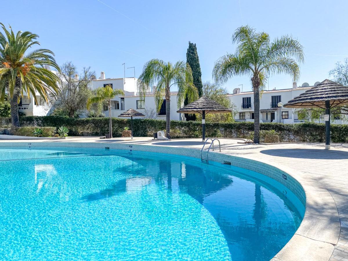 Appartement Seaside Retreat With Pool, Ac, And Fast Wi-Fi à Albufeira Extérieur photo