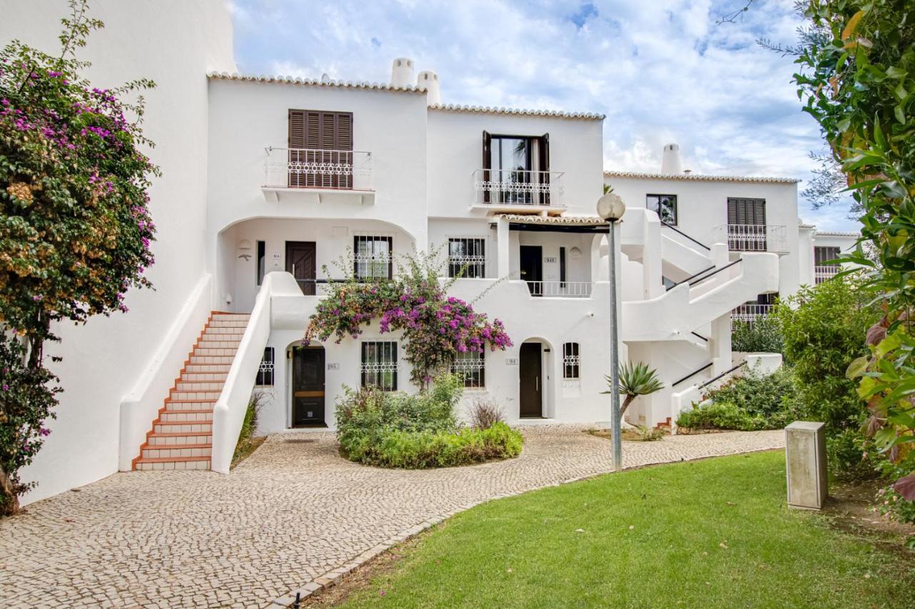 Appartement Seaside Retreat With Pool, Ac, And Fast Wi-Fi à Albufeira Extérieur photo