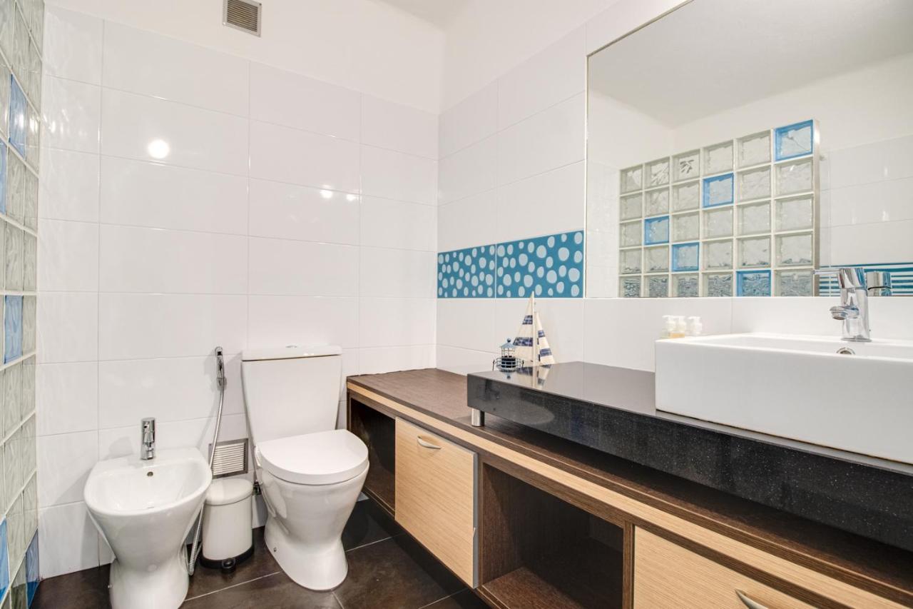 Appartement Seaside Retreat With Pool, Ac, And Fast Wi-Fi à Albufeira Extérieur photo