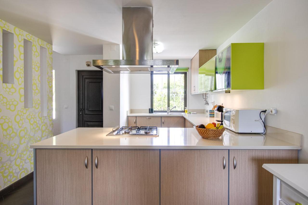 Appartement Seaside Retreat With Pool, Ac, And Fast Wi-Fi à Albufeira Extérieur photo
