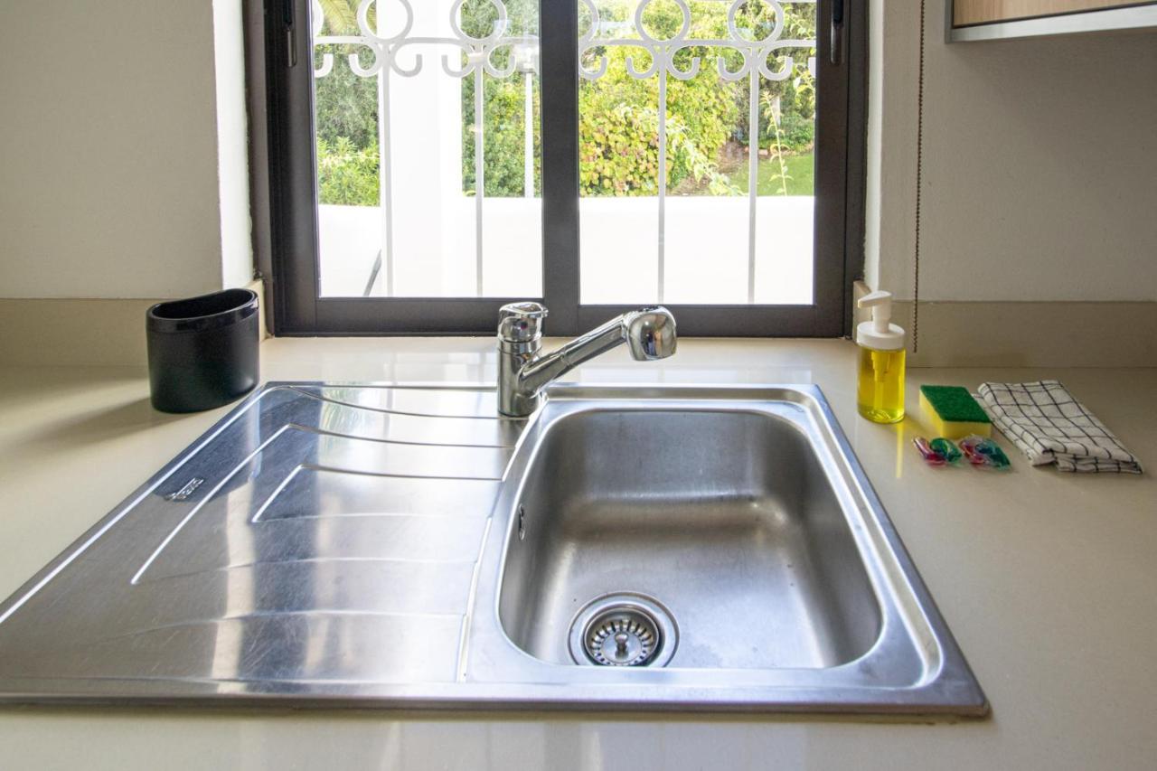 Appartement Seaside Retreat With Pool, Ac, And Fast Wi-Fi à Albufeira Extérieur photo