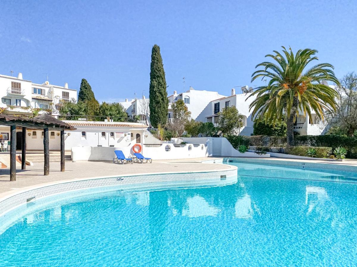 Appartement Seaside Retreat With Pool, Ac, And Fast Wi-Fi à Albufeira Extérieur photo