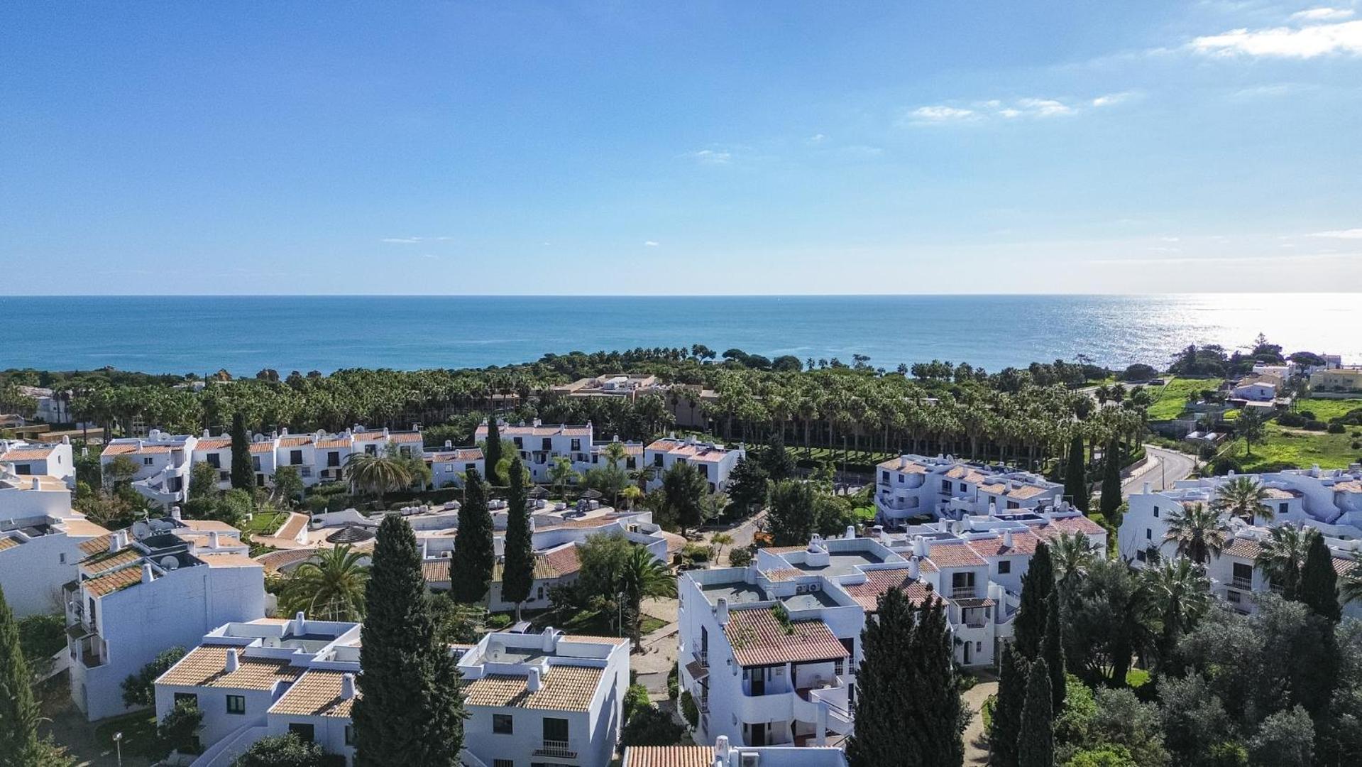 Appartement Seaside Retreat With Pool, Ac, And Fast Wi-Fi à Albufeira Extérieur photo